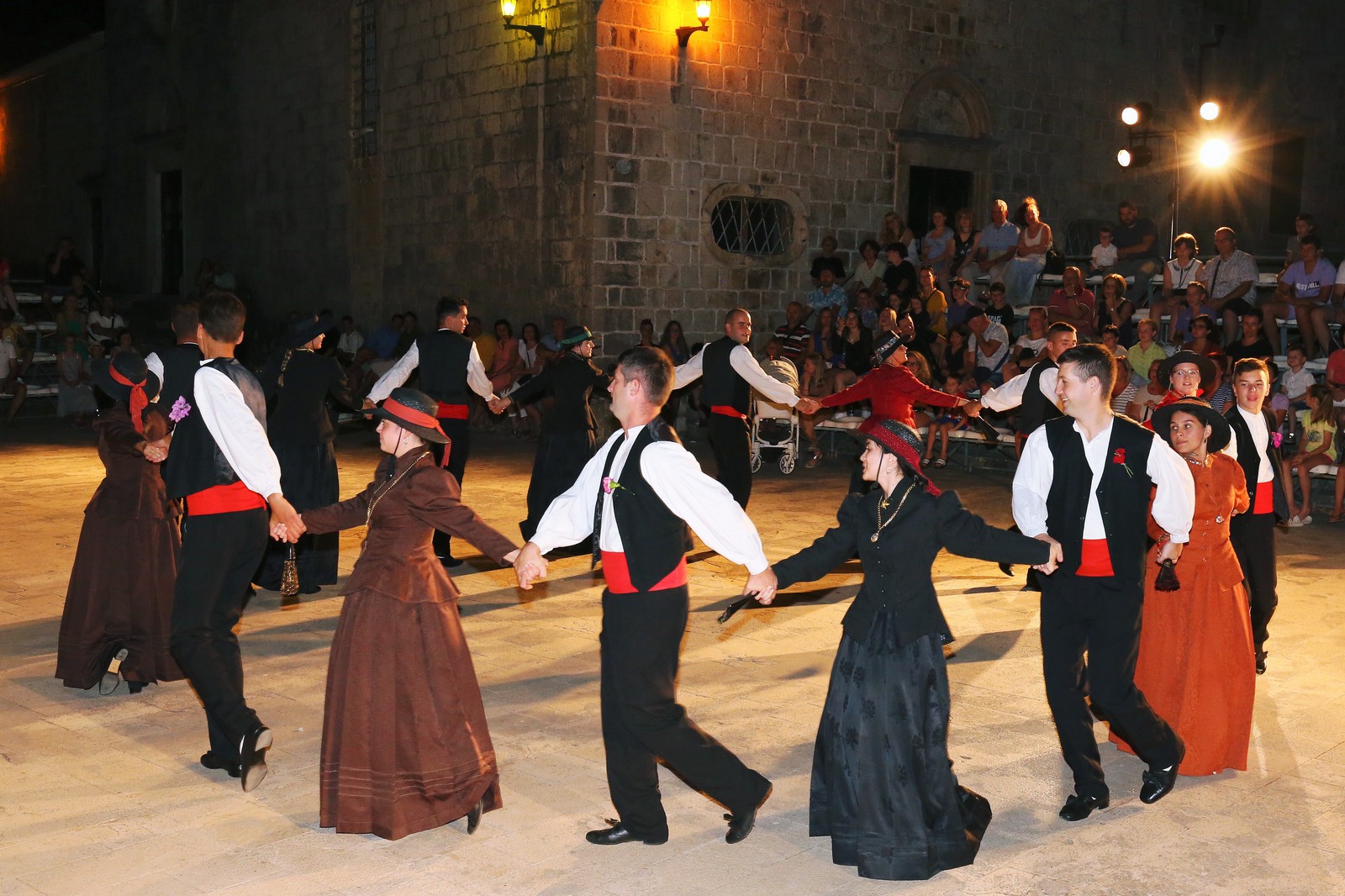 Večer folklora srpanj 2022.